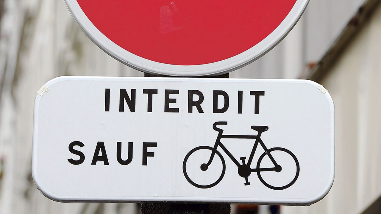 Est-ce que les cyclistes ont le droit de rouler en sens interdit ?